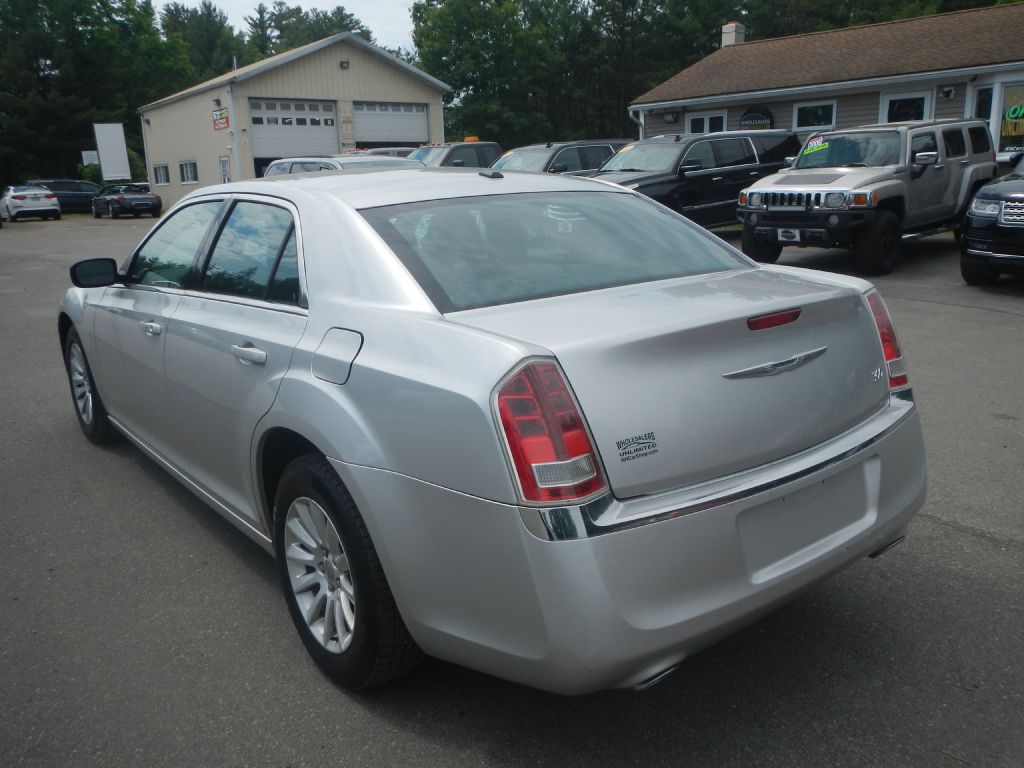 Photo 7 of this CHRYSLER 300