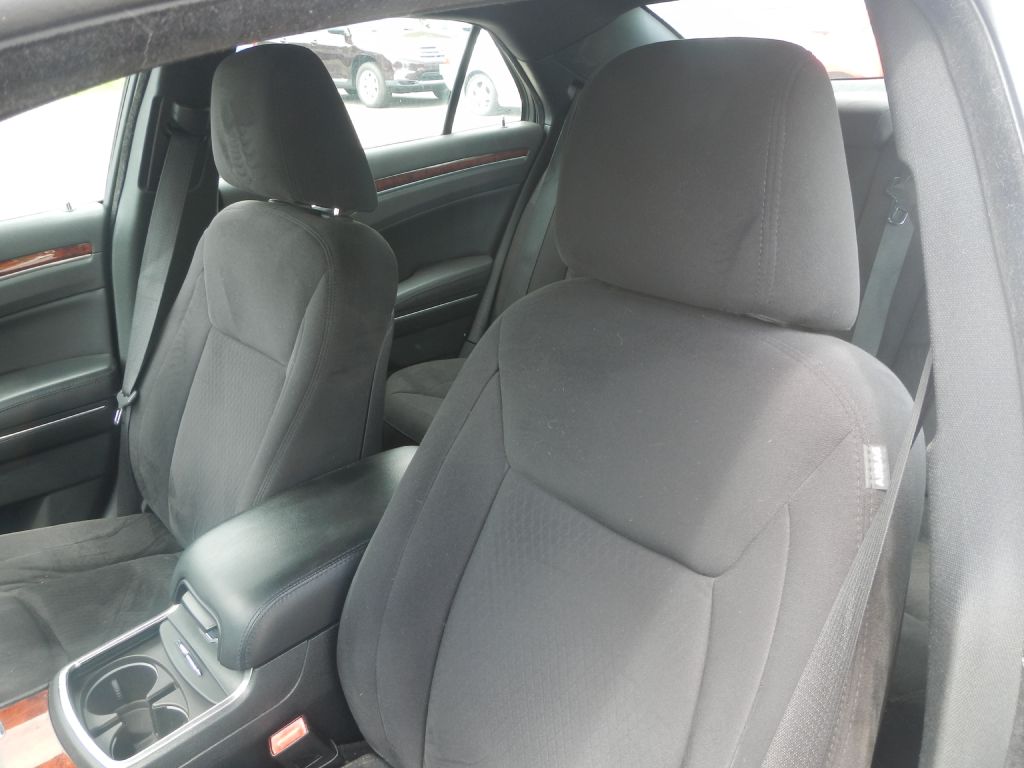 Photo 10 of this CHRYSLER 300