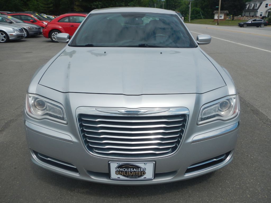 Photo 11 of this CHRYSLER 300