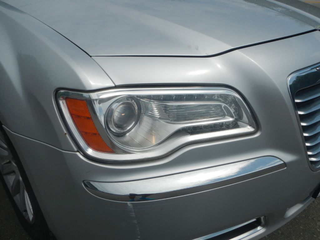 Photo 12 of this CHRYSLER 300