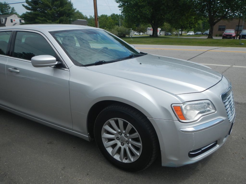 Photo 13 of this CHRYSLER 300