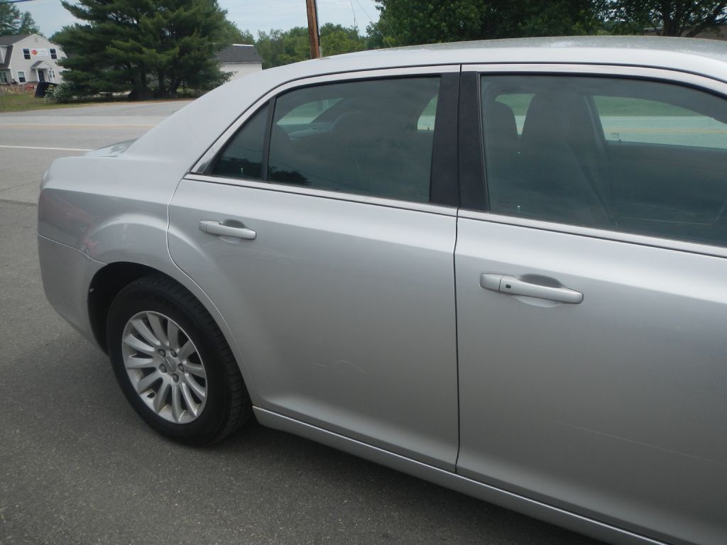 Photo 14 of this CHRYSLER 300