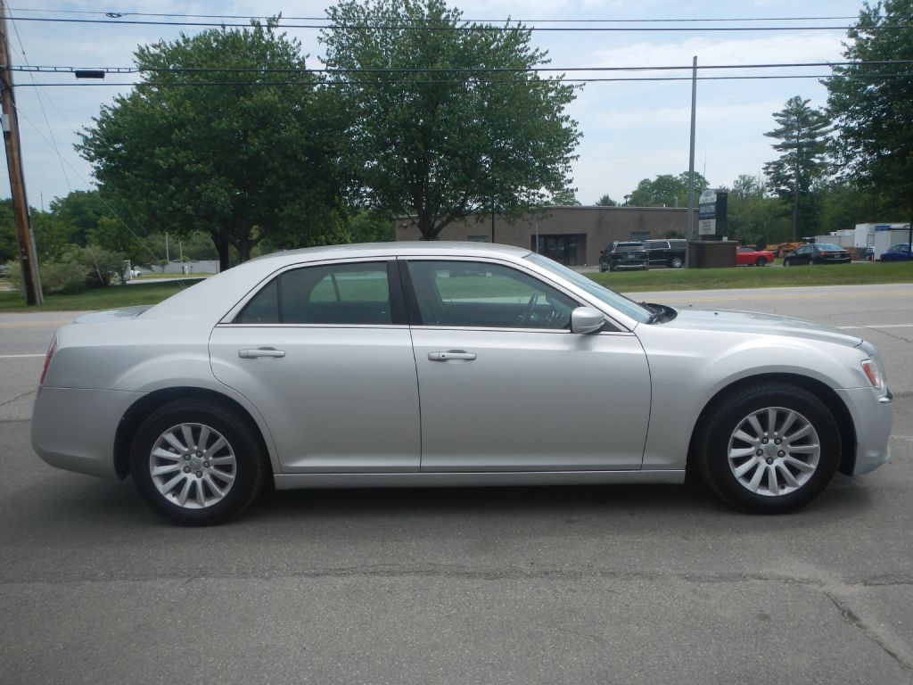 Photo 15 of this CHRYSLER 300