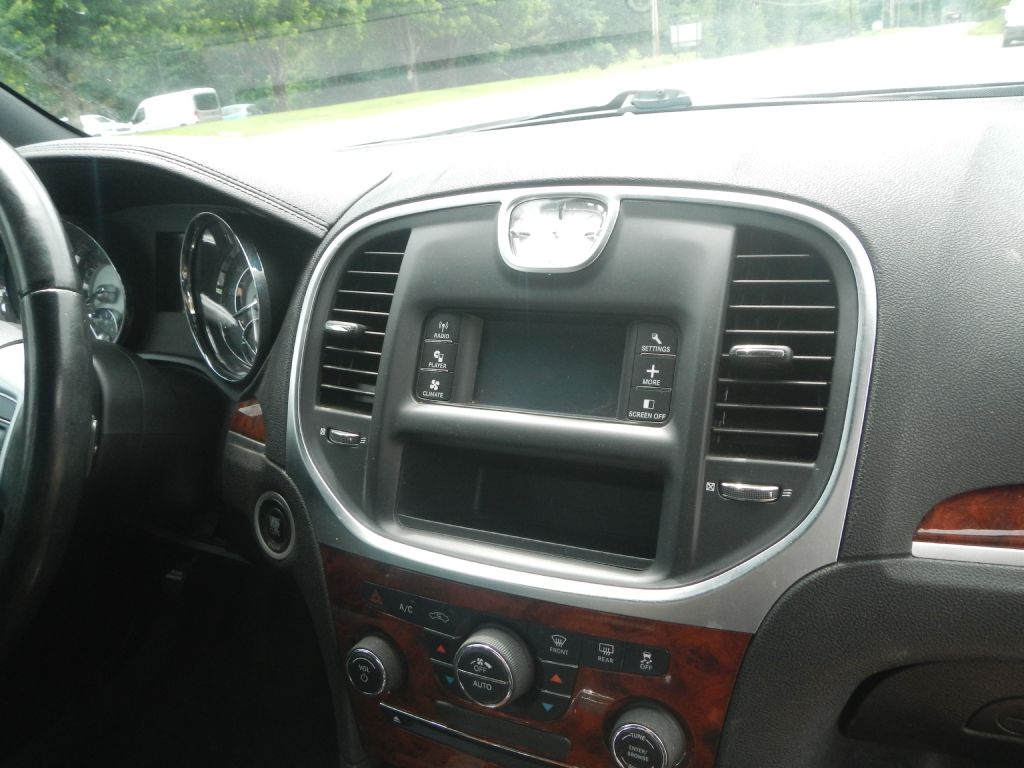 Photo 22 of this CHRYSLER 300