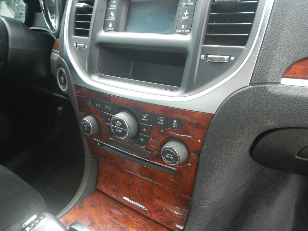 Photo 24 of this CHRYSLER 300