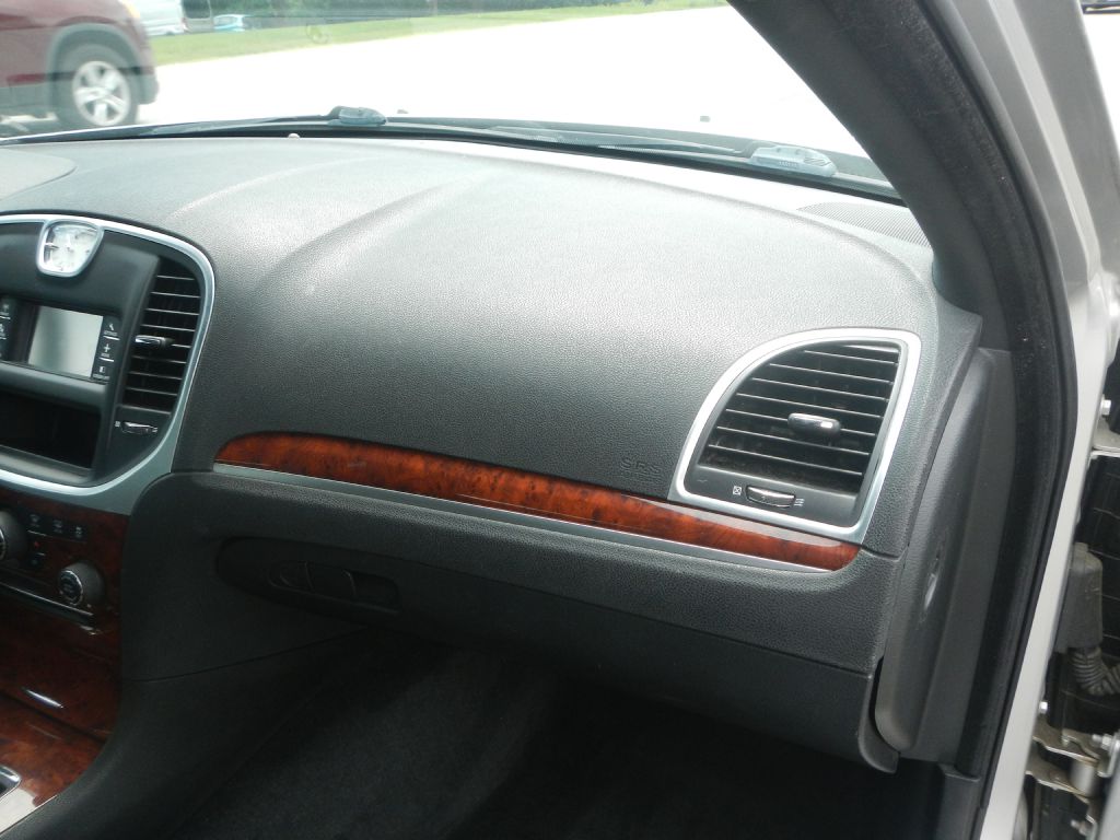 Photo 25 of this CHRYSLER 300
