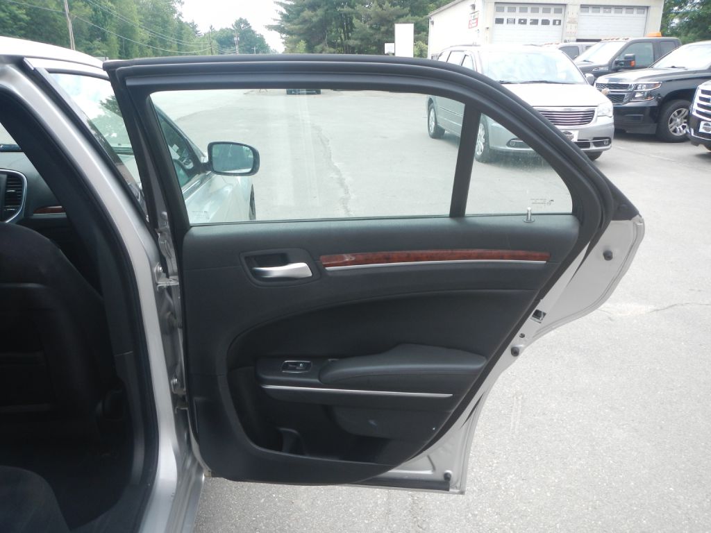 Photo 26 of this CHRYSLER 300