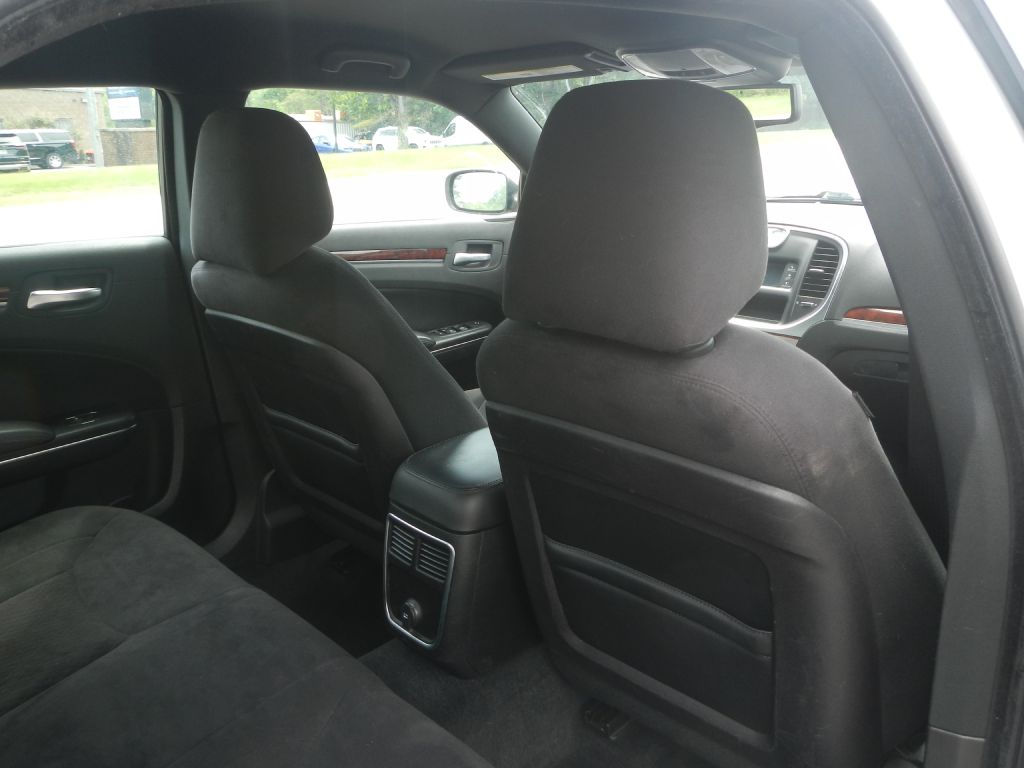 Photo 27 of this CHRYSLER 300