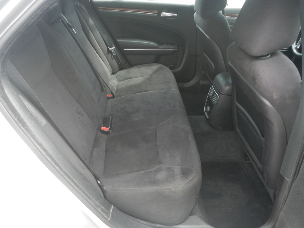 Photo 30 of this CHRYSLER 300