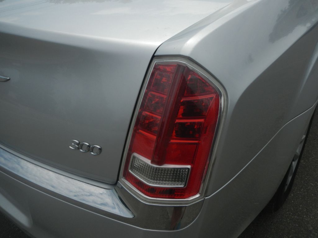 Photo 32 of this CHRYSLER 300
