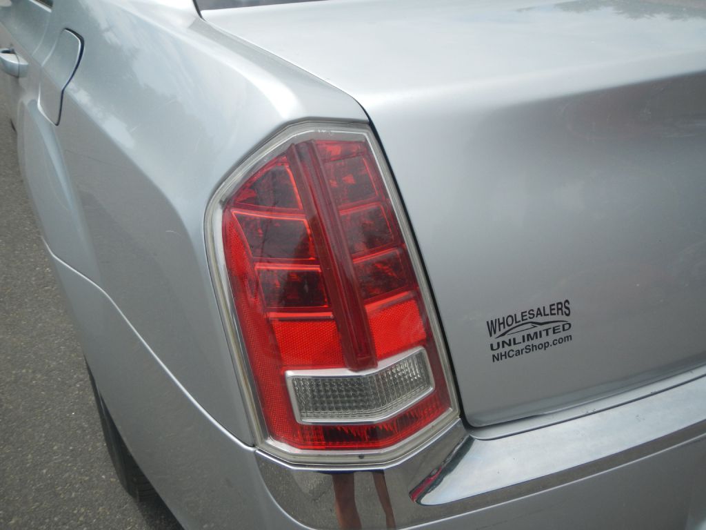 Photo 34 of this CHRYSLER 300