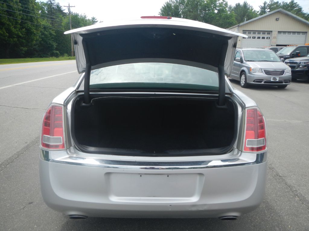 Photo 35 of this CHRYSLER 300