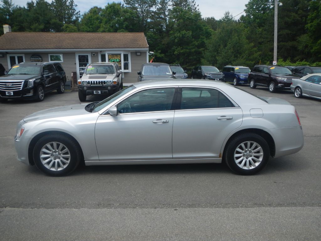 Photo 38 of this CHRYSLER 300