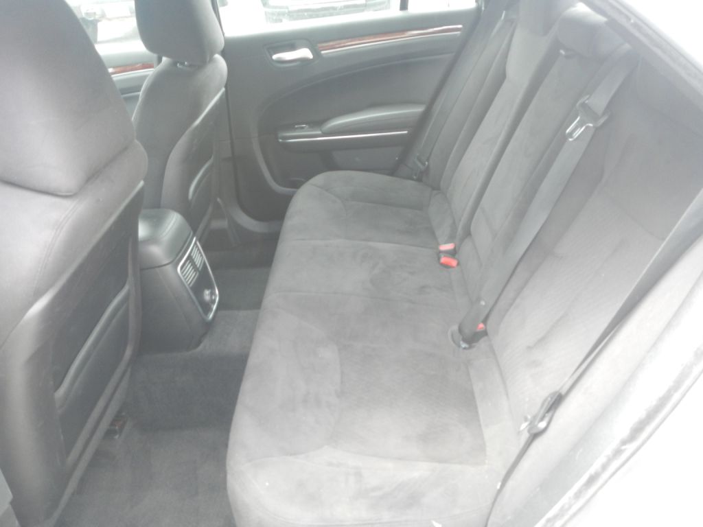 Photo 40 of this CHRYSLER 300