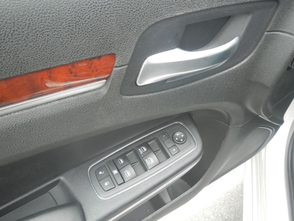 Photo 46 of this CHRYSLER 300