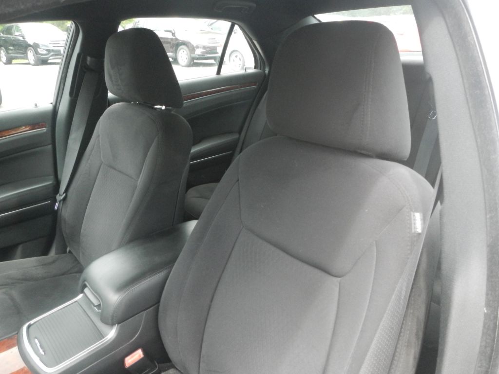 Photo 47 of this CHRYSLER 300