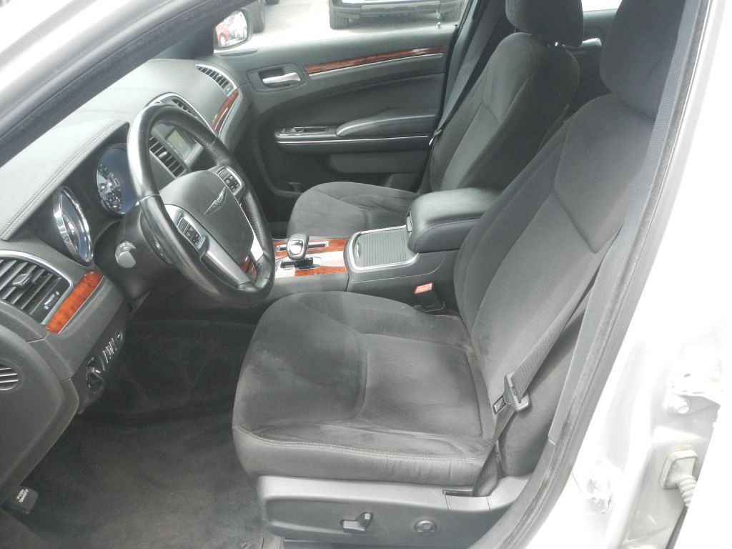 Photo 48 of this CHRYSLER 300