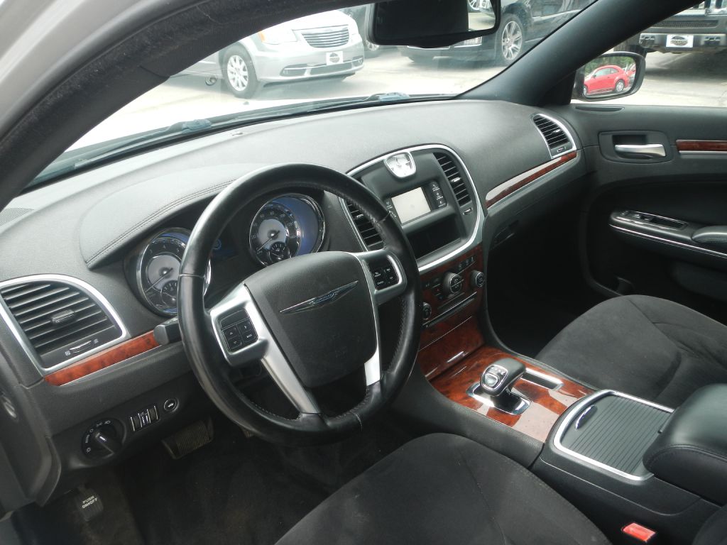 Photo 49 of this CHRYSLER 300