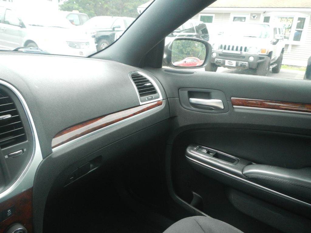 Photo 50 of this CHRYSLER 300