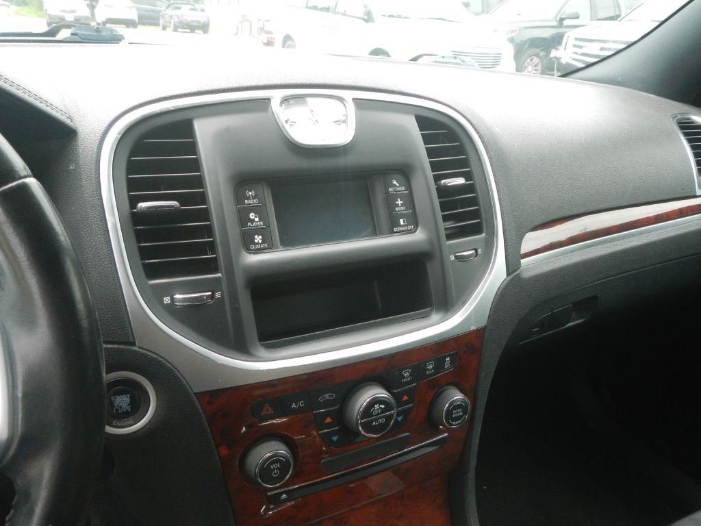 Photo 51 of this CHRYSLER 300