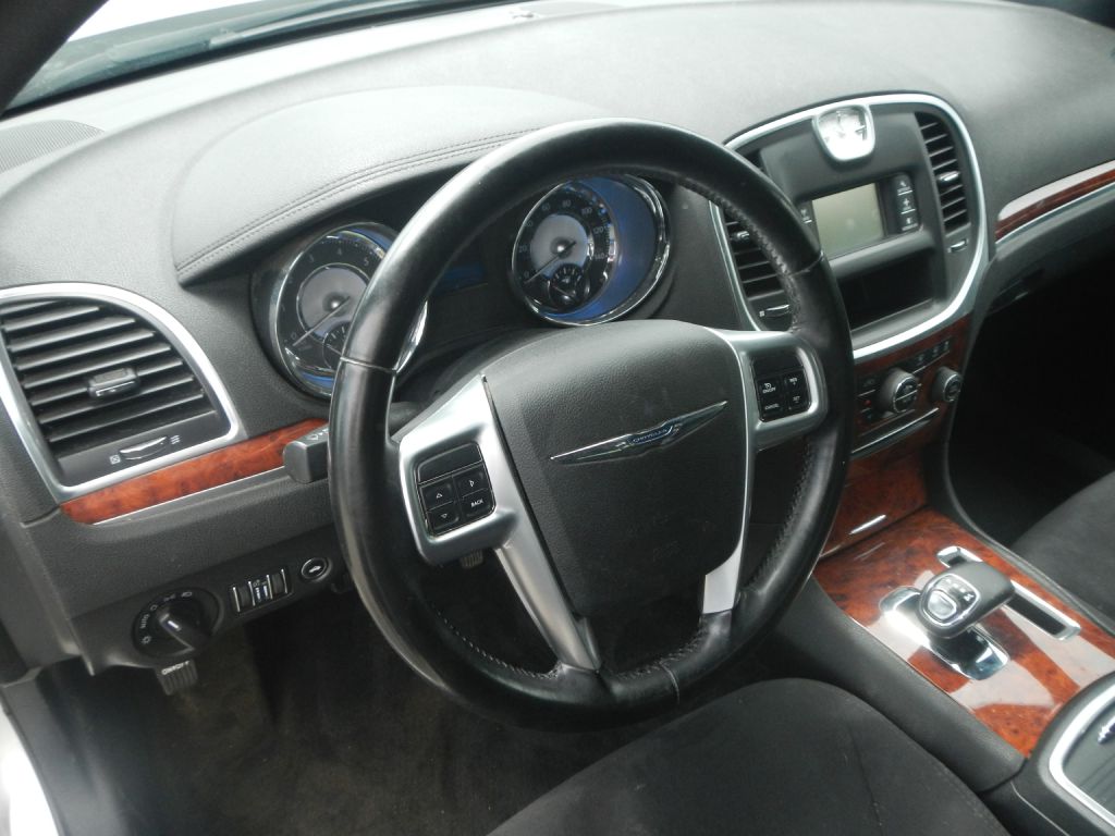 Photo 54 of this CHRYSLER 300