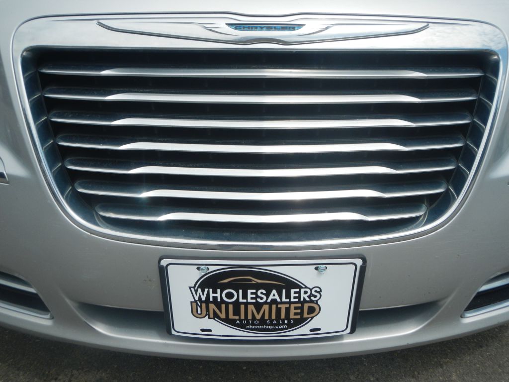 Photo 56 of this CHRYSLER 300