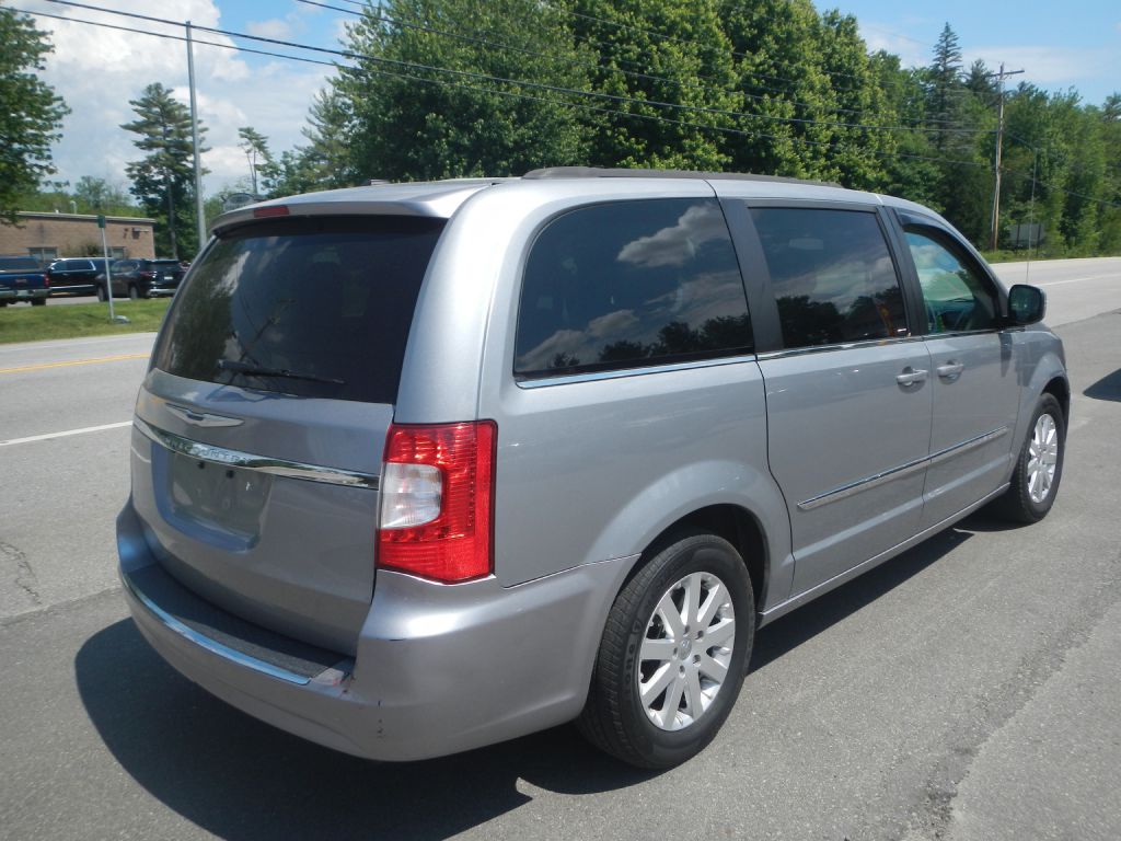 Photo 8 of this CHRYSLER TOWN & COUNTRY