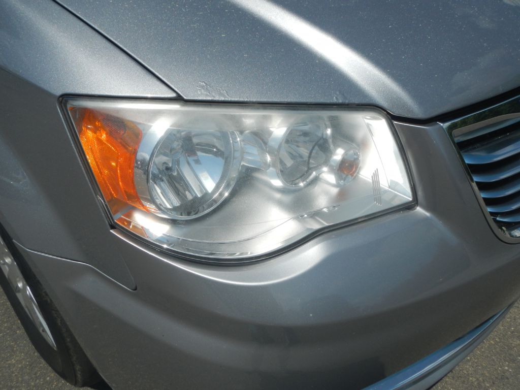 Photo 14 of this CHRYSLER TOWN & COUNTRY