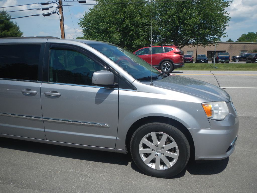 Photo 15 of this CHRYSLER TOWN & COUNTRY