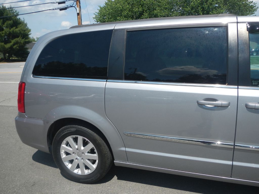 Photo 16 of this CHRYSLER TOWN & COUNTRY