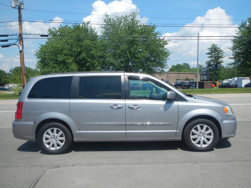 Photo 17 of this CHRYSLER TOWN & COUNTRY