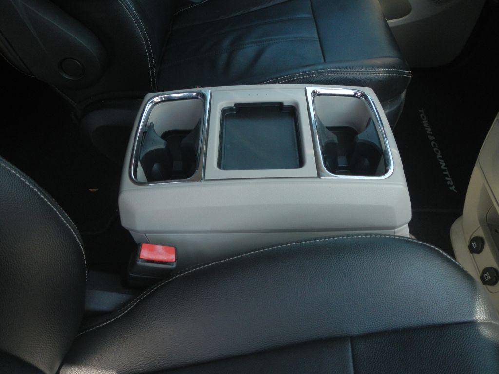 Photo 22 of this CHRYSLER TOWN & COUNTRY