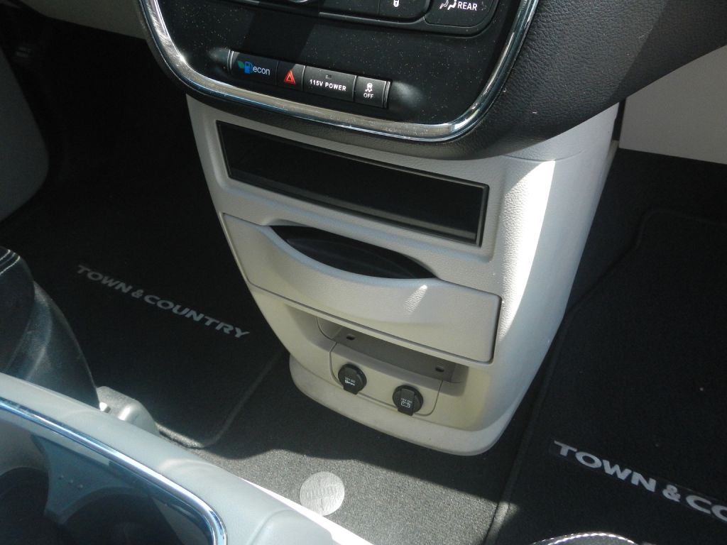 Photo 26 of this CHRYSLER TOWN & COUNTRY