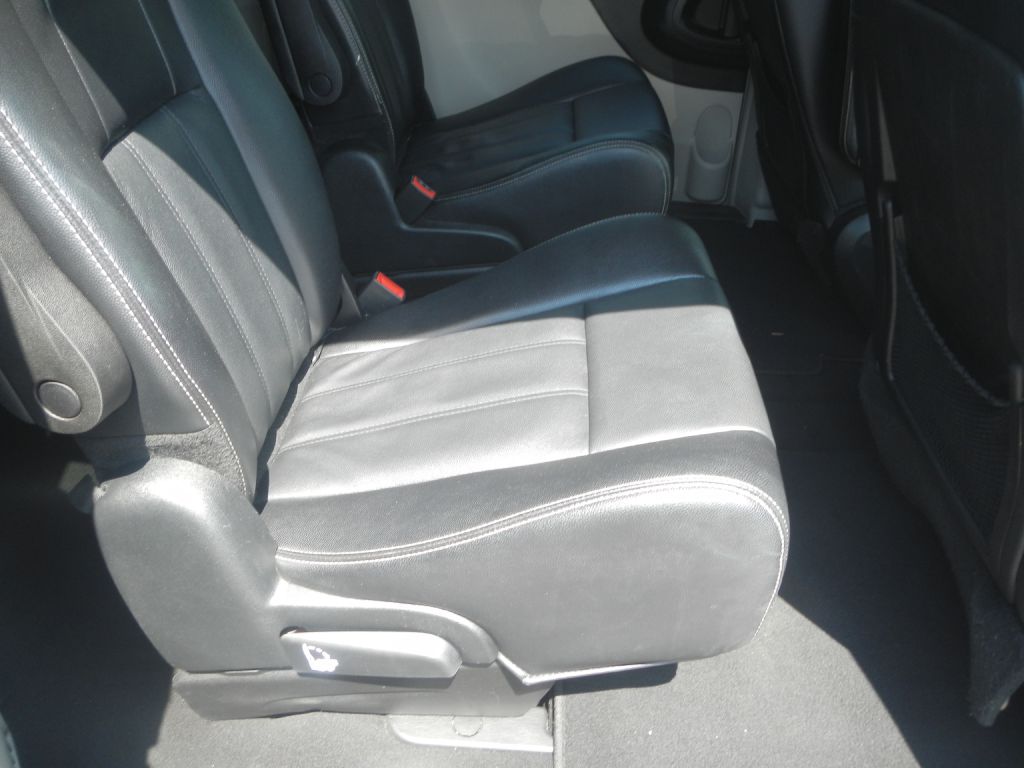 Photo 27 of this CHRYSLER TOWN & COUNTRY