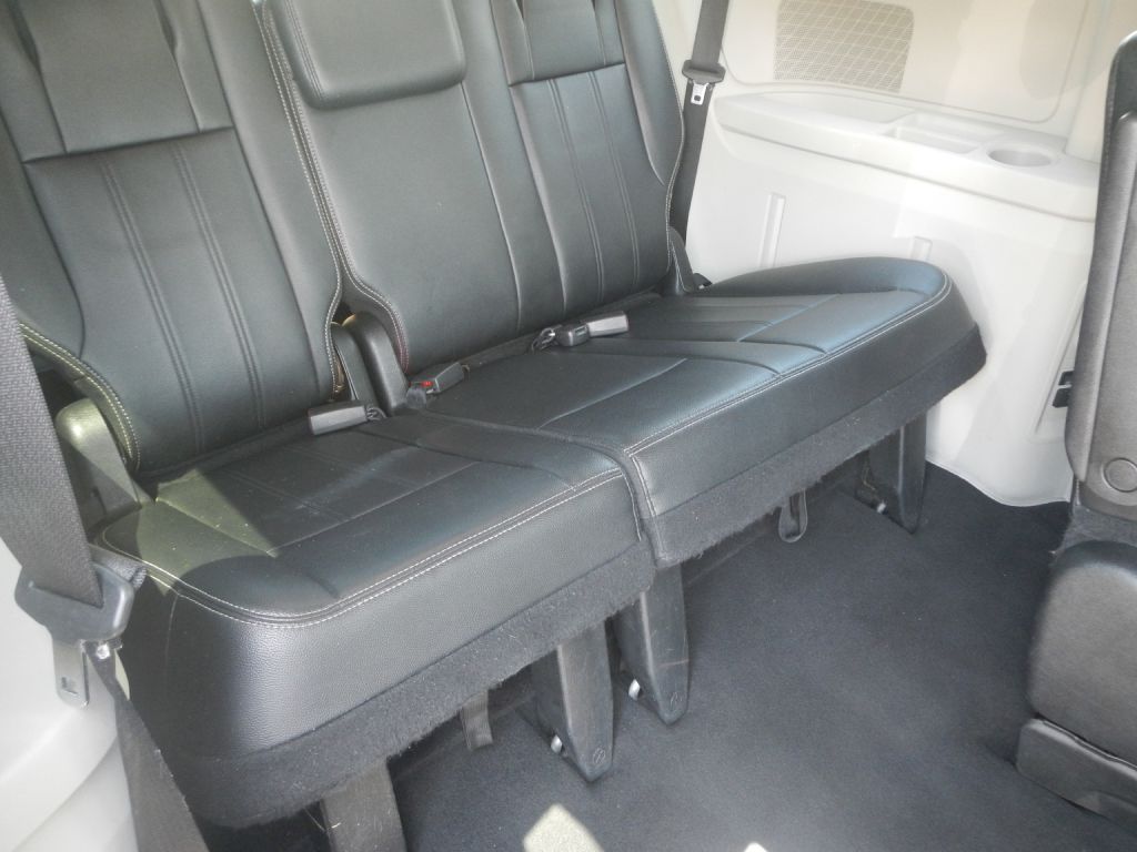Photo 33 of this CHRYSLER TOWN & COUNTRY