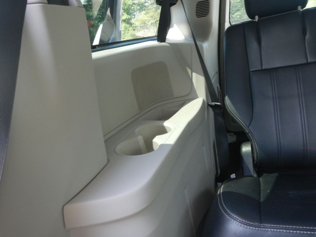 Photo 35 of this CHRYSLER TOWN & COUNTRY
