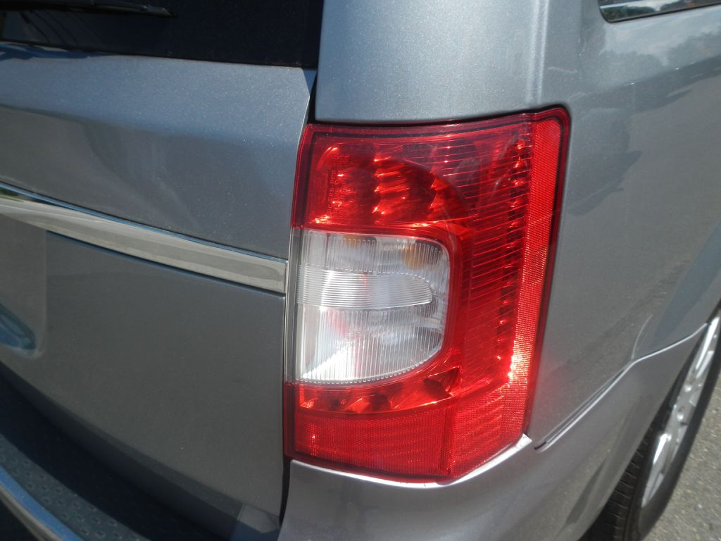Photo 36 of this CHRYSLER TOWN & COUNTRY