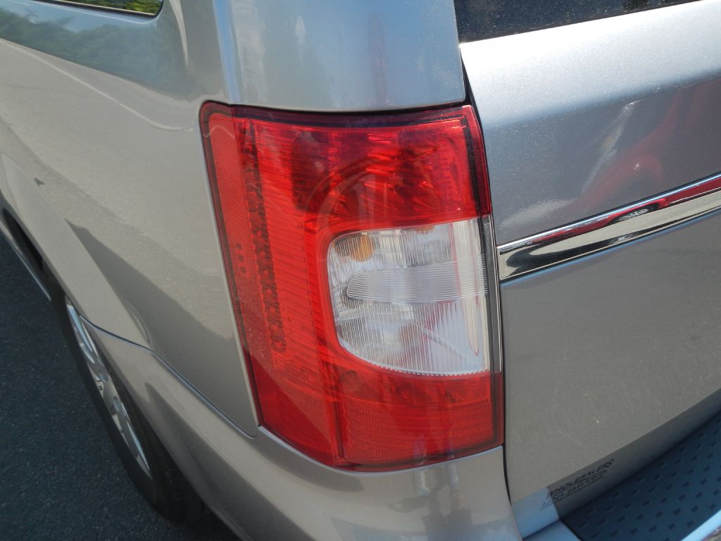 Photo 37 of this CHRYSLER TOWN & COUNTRY