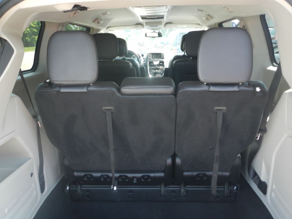 Photo 39 of this CHRYSLER TOWN & COUNTRY