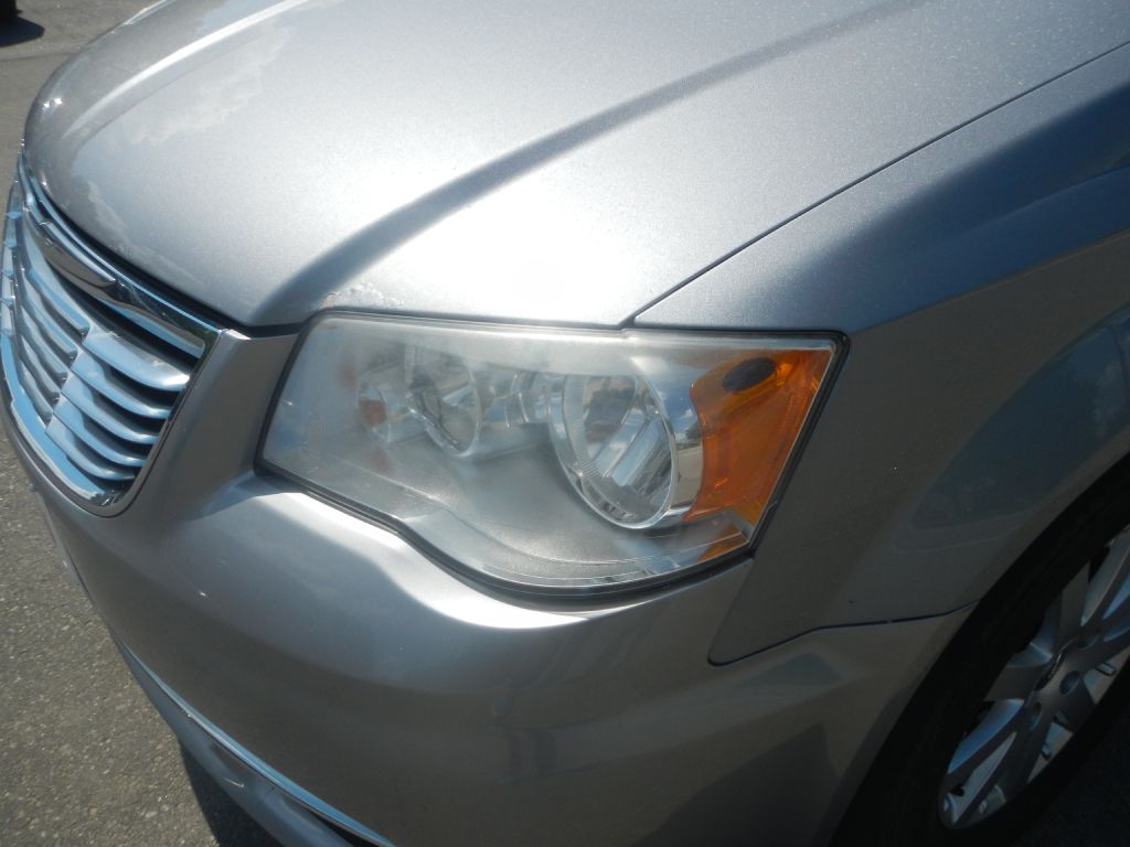 Photo 42 of this CHRYSLER TOWN & COUNTRY