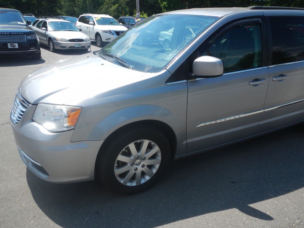 Photo 43 of this CHRYSLER TOWN & COUNTRY