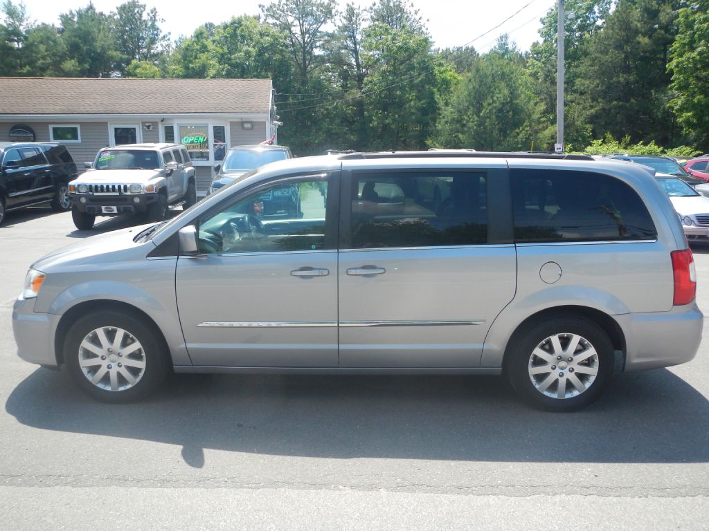 Photo 45 of this CHRYSLER TOWN & COUNTRY