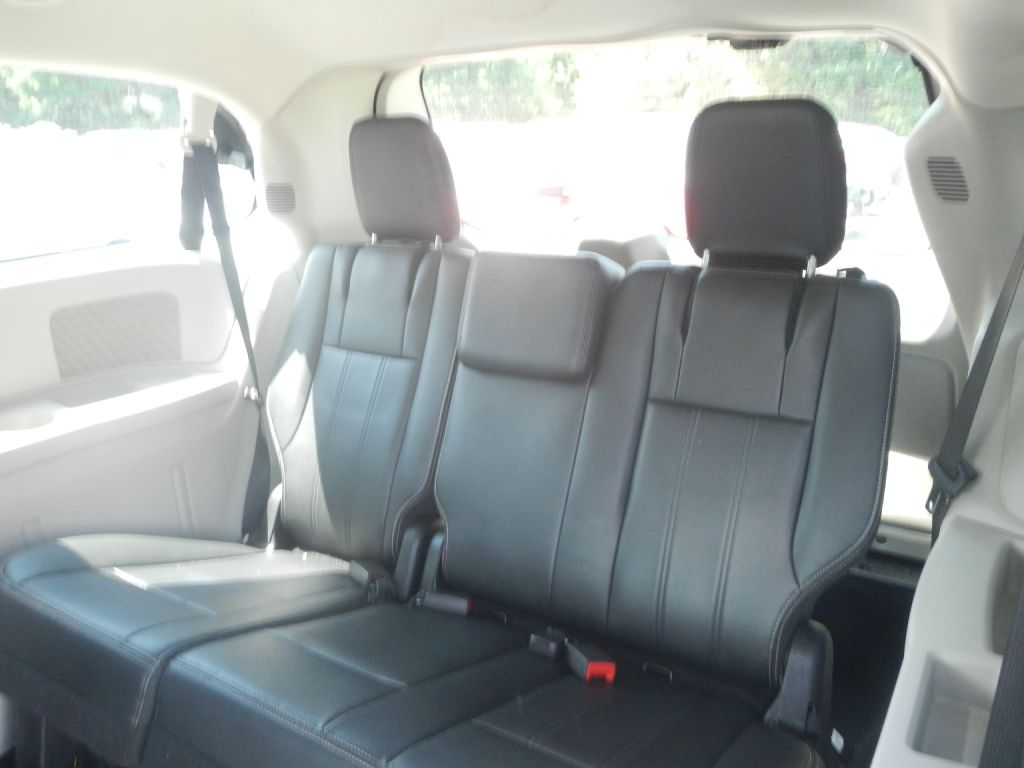 Photo 46 of this CHRYSLER TOWN & COUNTRY