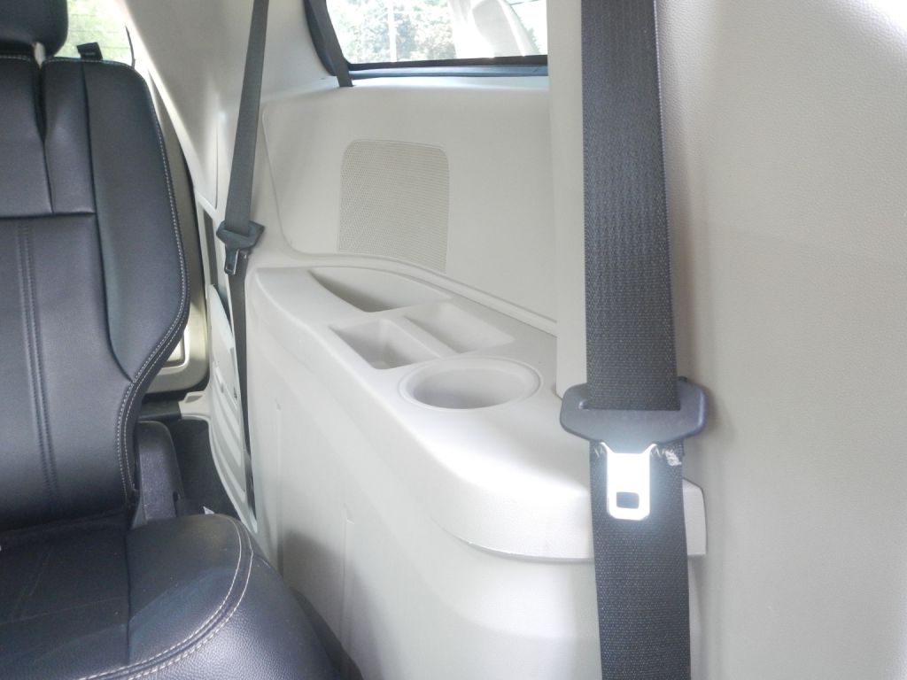 Photo 48 of this CHRYSLER TOWN & COUNTRY