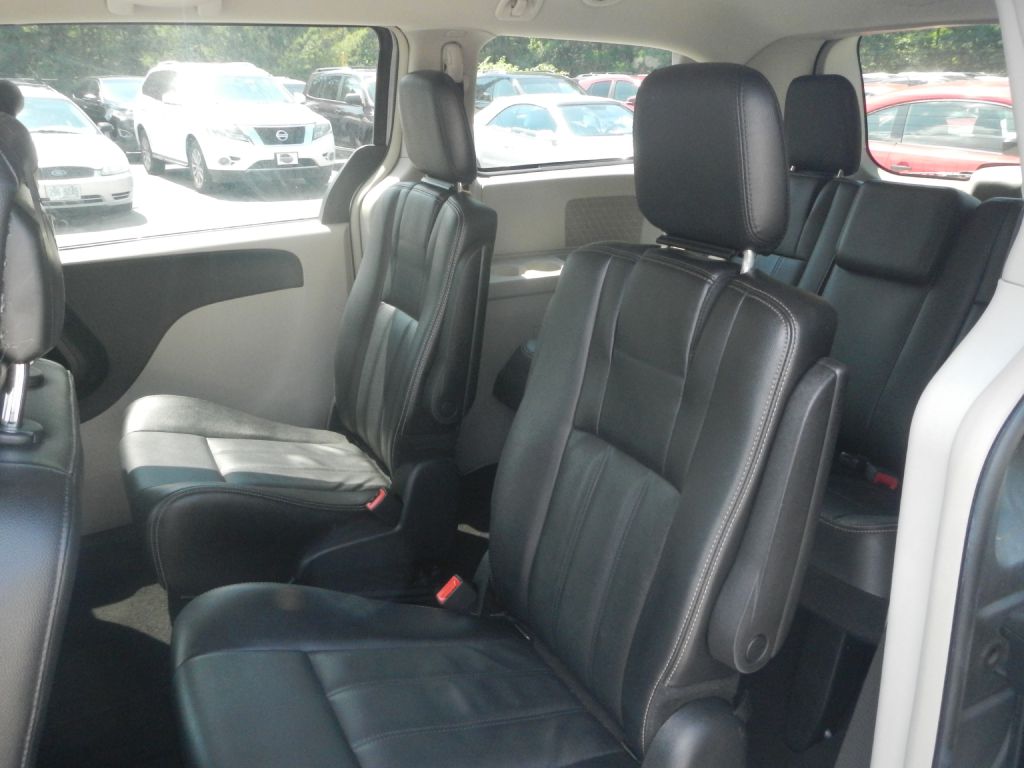 Photo 49 of this CHRYSLER TOWN & COUNTRY