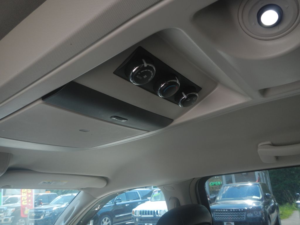 Photo 53 of this CHRYSLER TOWN & COUNTRY