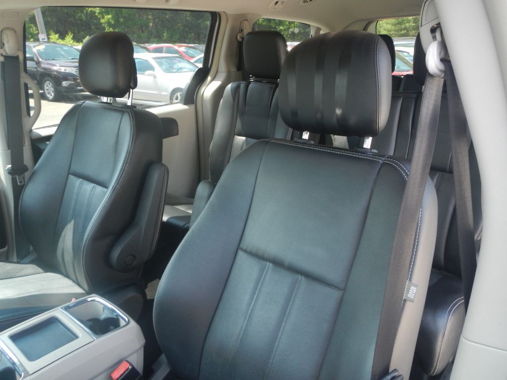 Photo 57 of this CHRYSLER TOWN & COUNTRY
