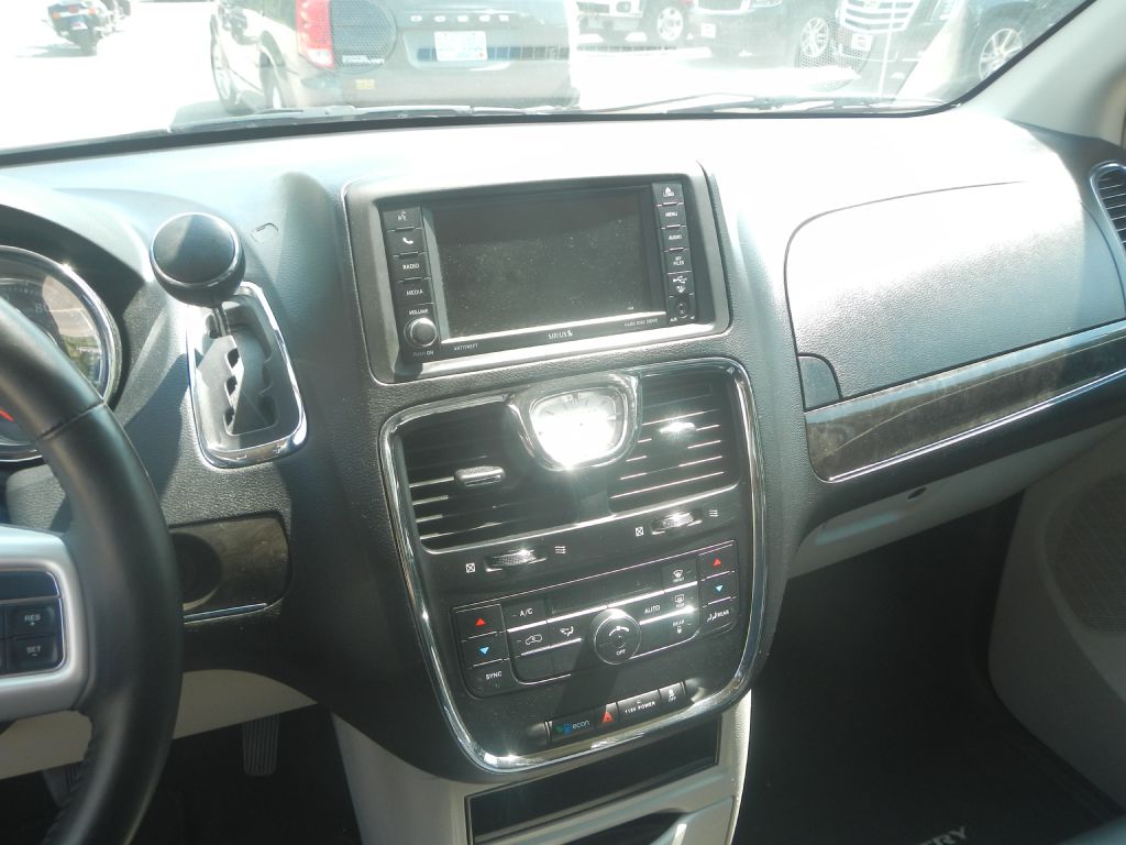 Photo 59 of this CHRYSLER TOWN & COUNTRY