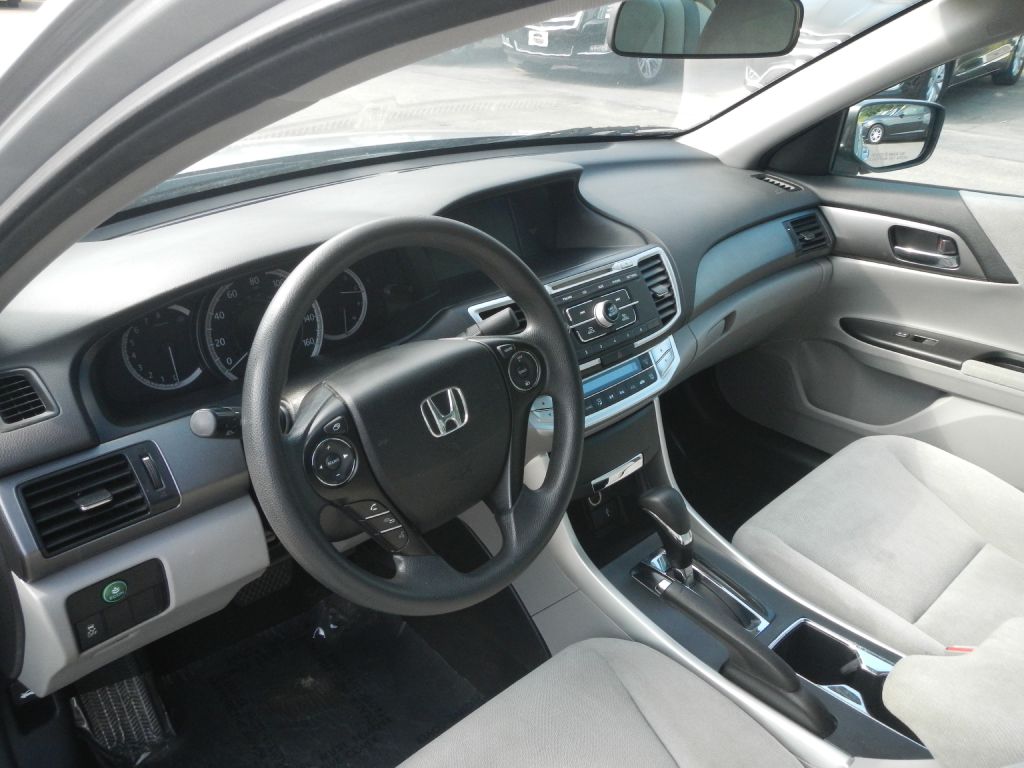 Photo 10 of this HONDA ACCORD LX