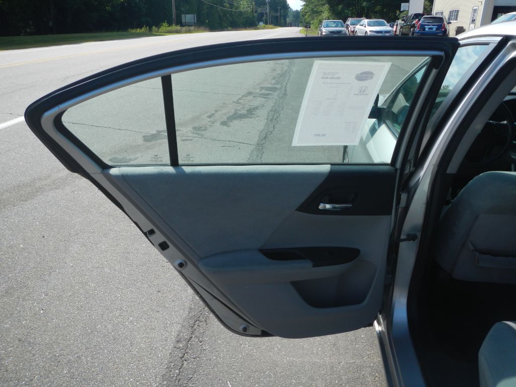 Photo 40 of this HONDA ACCORD LX